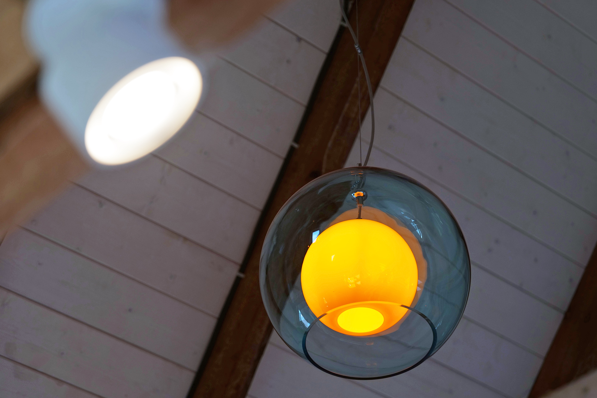 Lichtinstallation im Wohnbereich sollte genauso sicher sein, wie in großen Bürokomplexen.